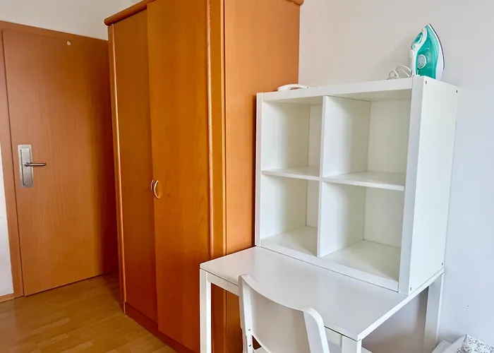 With Free Parking - South Βιέννη